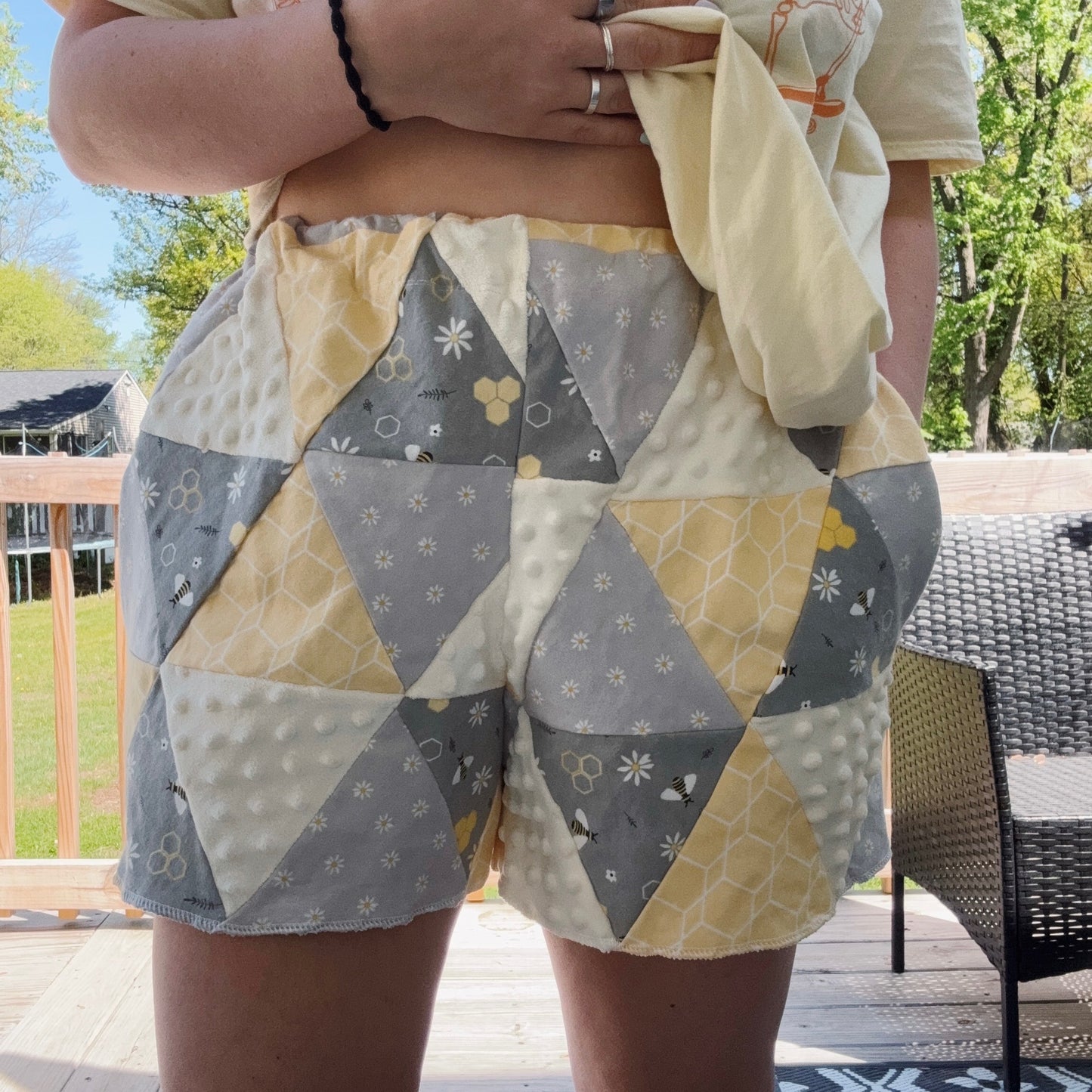 Busy Bee High-Waisted Shorts - Size M-XL