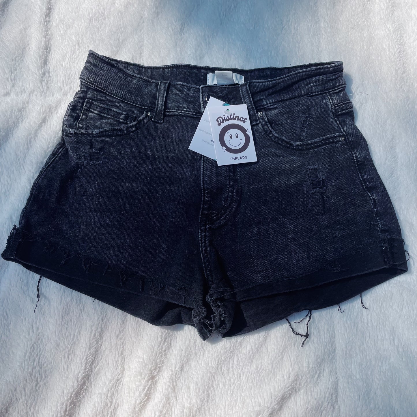 Dragon H&M Embroidered Jean Shorts - Size 4