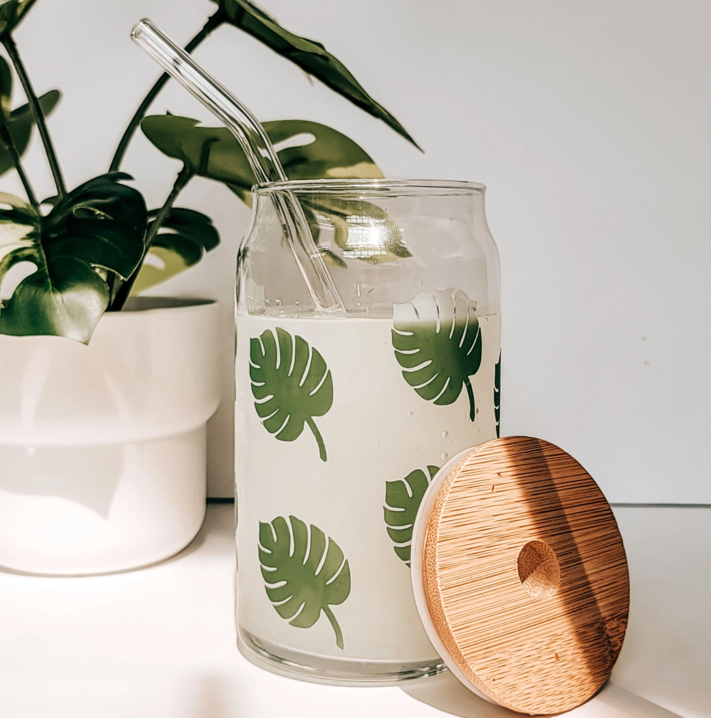 Monstera Leaves Color Changing Glass Cup